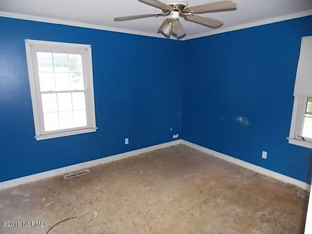 1122 Pineview Road Williamston, NC 27892 - Photo 11 of 15 DSCN9644