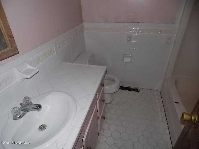 1122 Pineview Road Williamston, NC 27892 - Photo 12 of 15 DSCN9646
