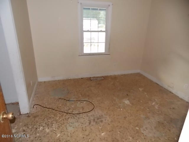 1122 Pineview Road Williamston, NC 27892 - Photo 13 of 15 DSCN9647