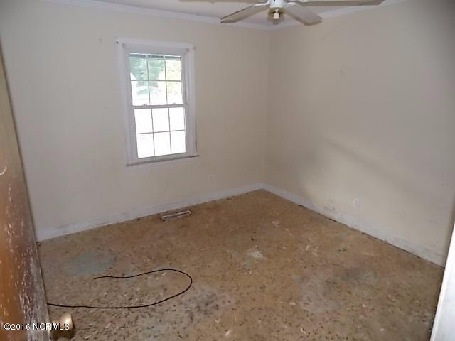 1122 Pineview Road Williamston, NC 27892 - Photo 8 of 15 DSCN9638