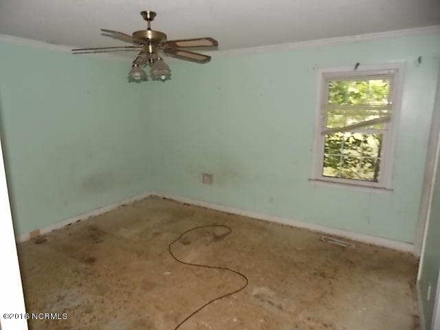 1122 Pineview Road Williamston, NC 27892 - Photo 9 of 15 DSCN9640