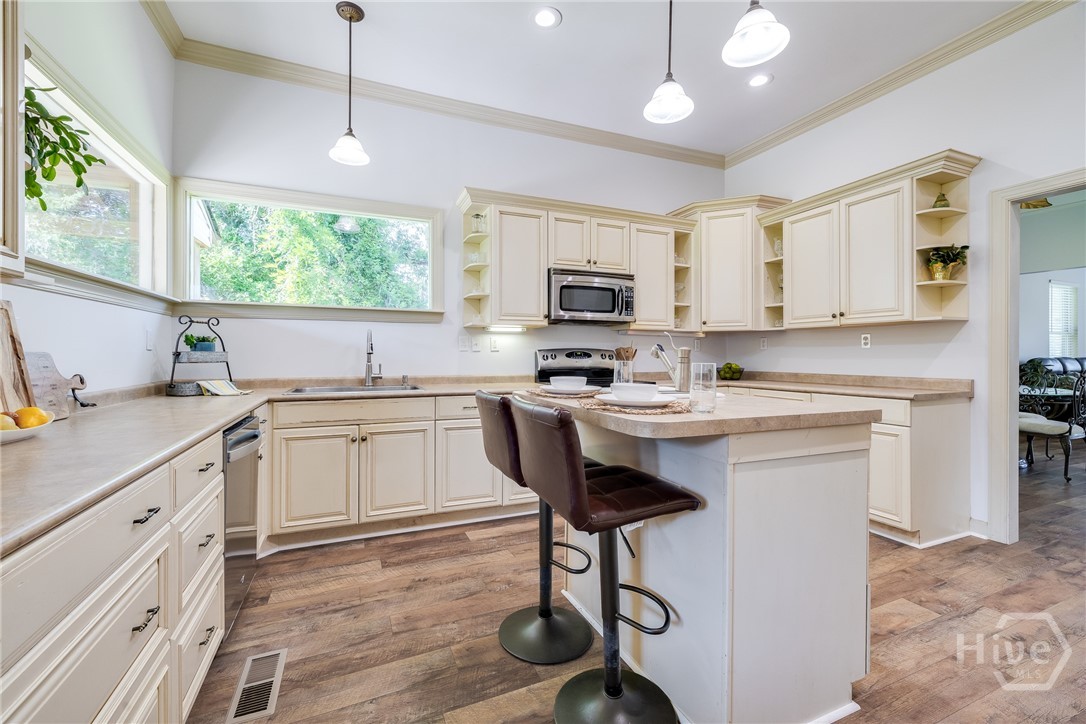 195 South Central Road Bloomingdale, GA 31302 - Photo 6 of 44 Huge kitchen!
