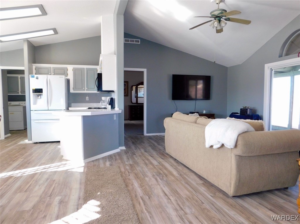 1545 East El Rodeo Road, Unit 170 Fort Mohave, AZ 86426 - Photo 8 of 26 Living Room