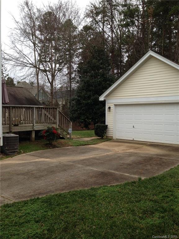 7810 Knox Ridge Road Huntersville, NC 28078 - Photo 14 of 18 a view of backyard of house with green space