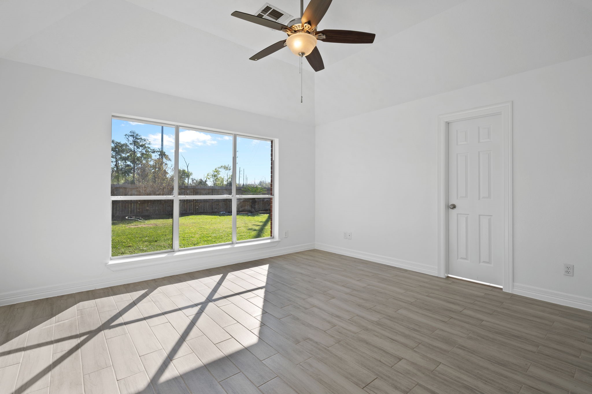 7302 Maple Lane Baytown, TX 77521 - Photo 12 of 24 Primary Bedroom Retreat