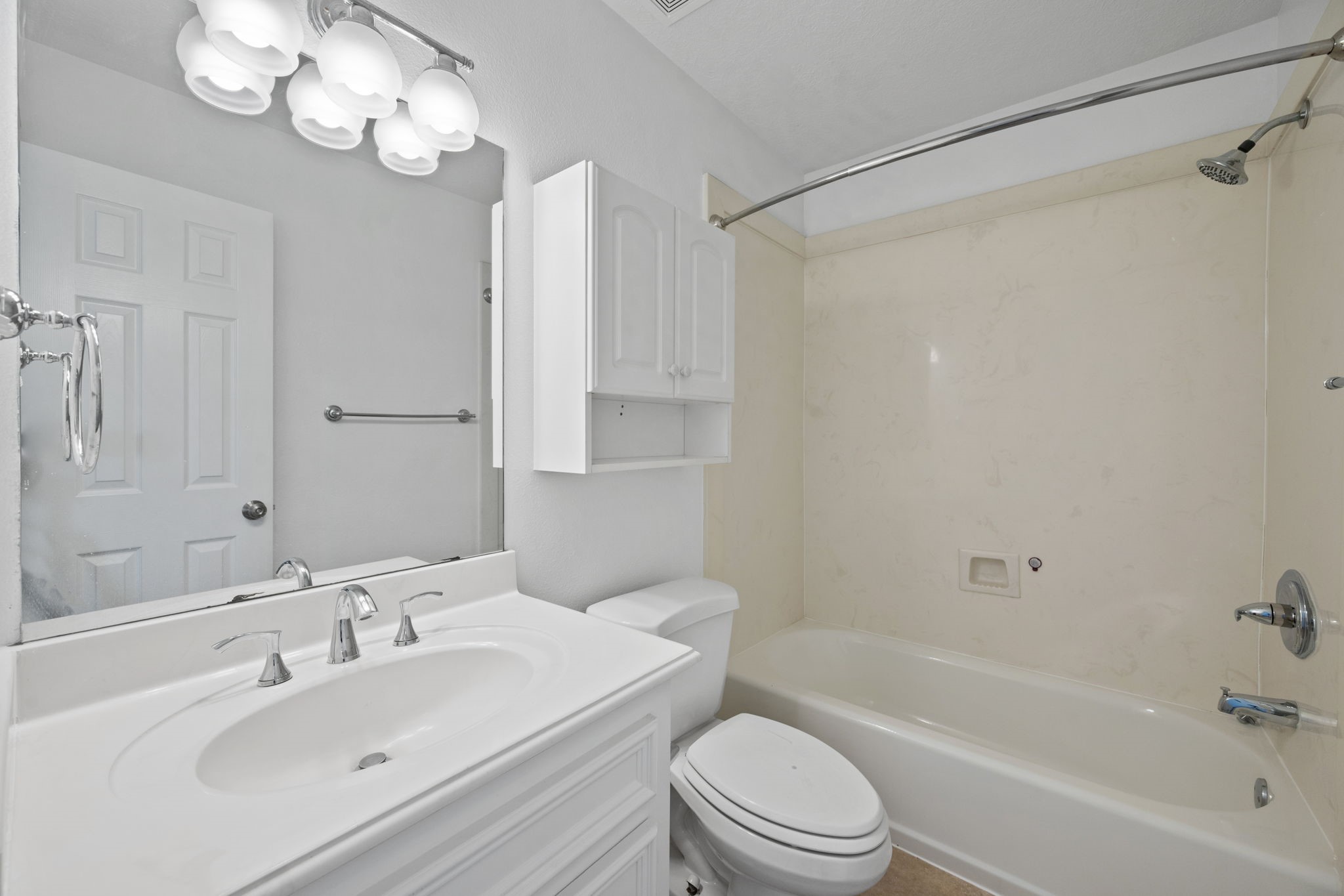 7302 Maple Lane Baytown, TX 77521 - Photo 18 of 24 Secondary Bath