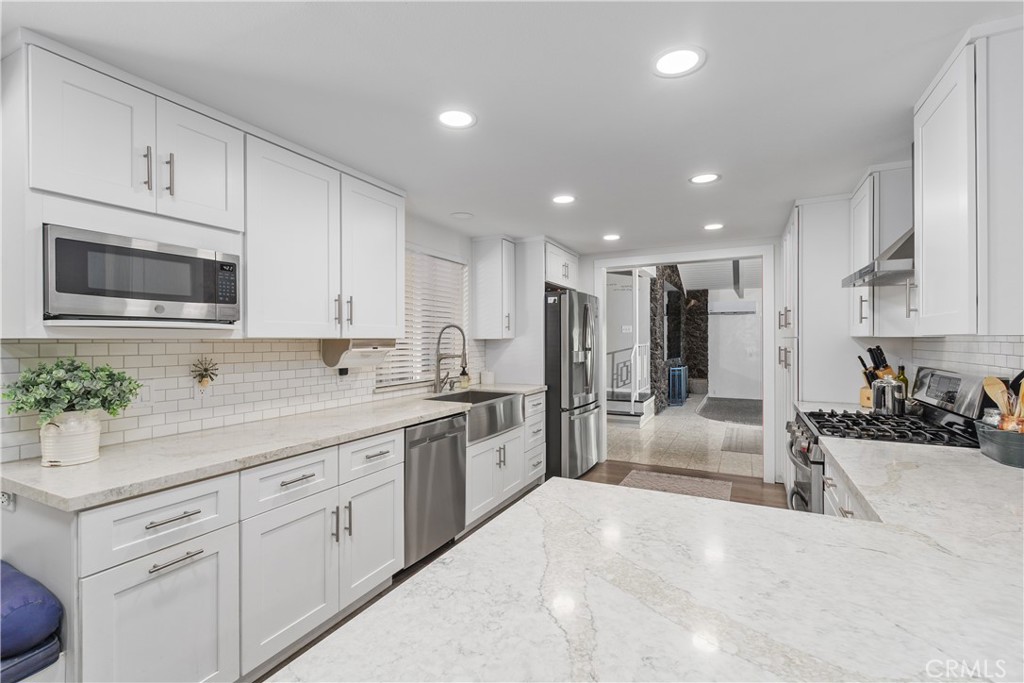 6125 Clarendon Court Riverside, CA 92506 - Photo 8 of 36