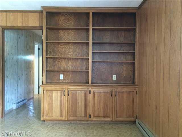 685 Watford Road Thomasville, NC 27360 - Photo 3 of 13 Den/Family/Great Room. Built-in Bookcases