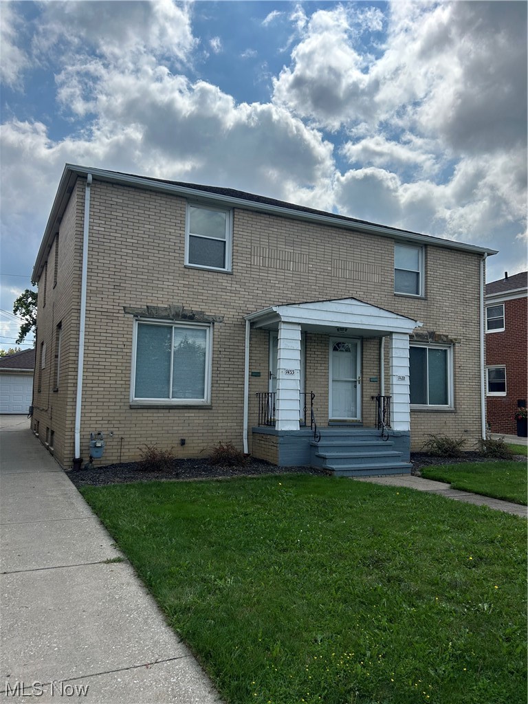 7433 Pearl Road Cleveland, OH 44130 - Photo 1 of 28 View of front facade with a front lawn
