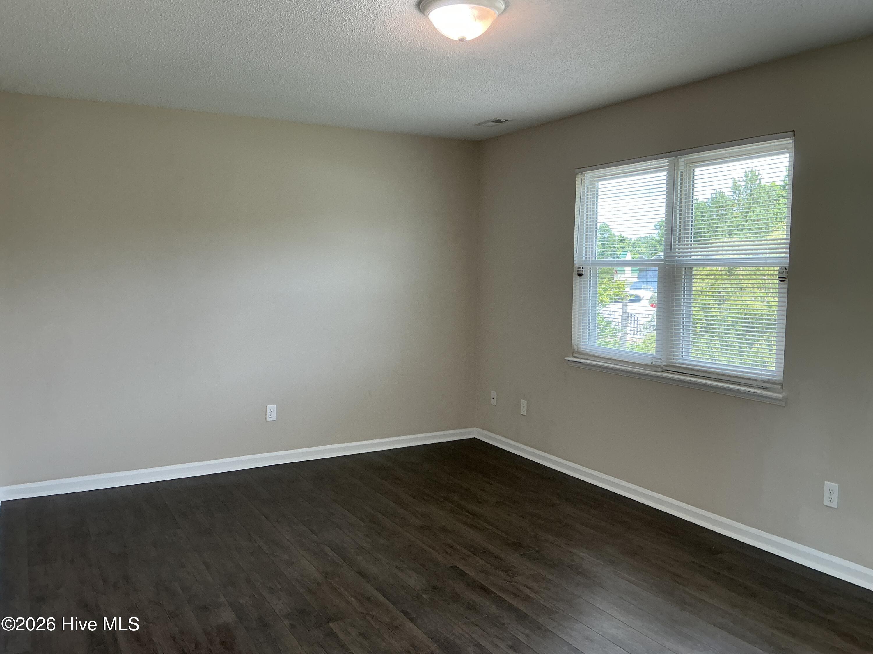 1011 Ridgecrest Lane Jacksonville, NC 28546 - Photo 7 of 21 Living room