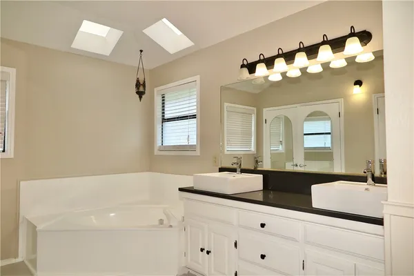 $2,500 | 201 Norwood Street West, Georgetown, TX 78628