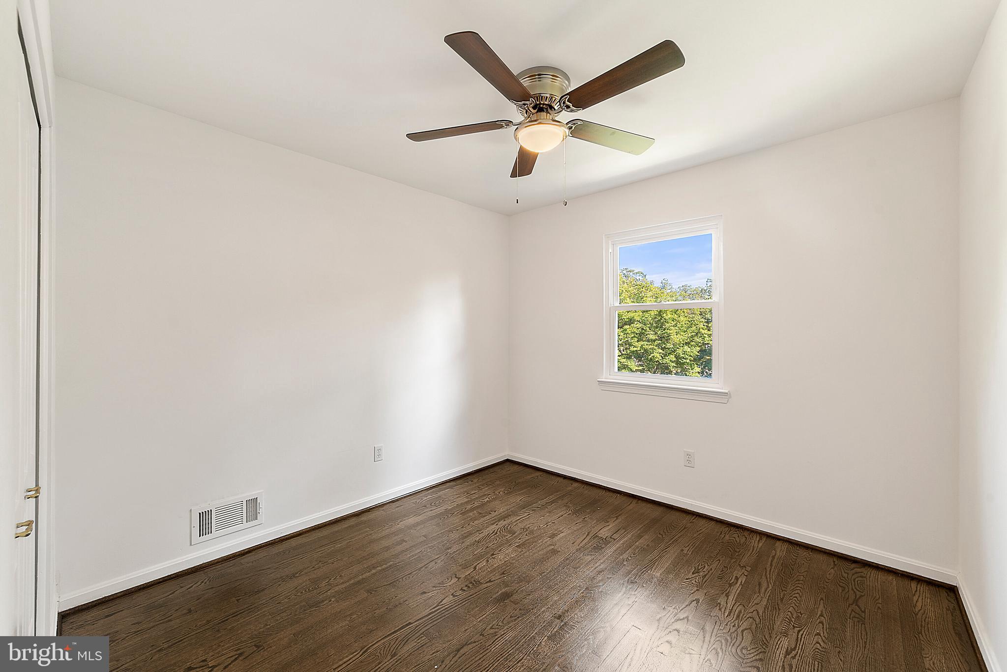 6008 Roxbury Avenue Springfield, VA 22152 - Photo 11 of 35