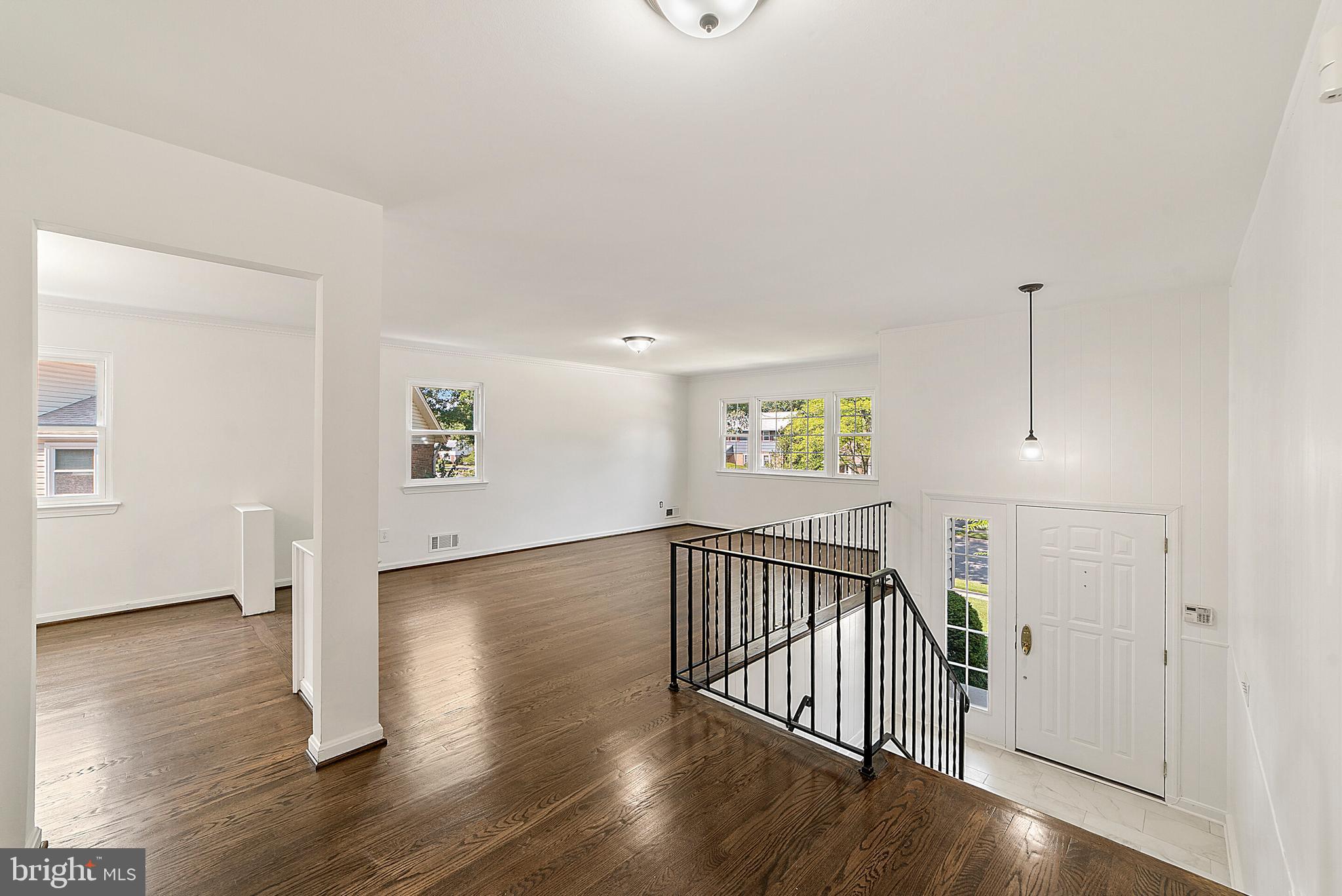 6008 Roxbury Avenue Springfield, VA 22152 - Photo 3 of 35