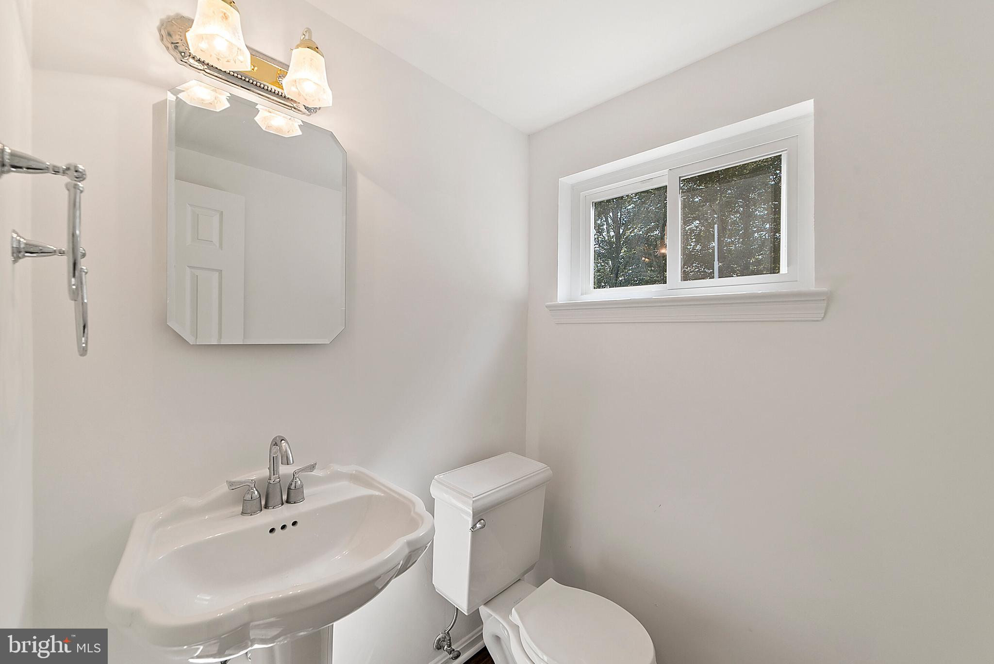 6008 Roxbury Avenue Springfield, VA 22152 - Photo 21 of 35