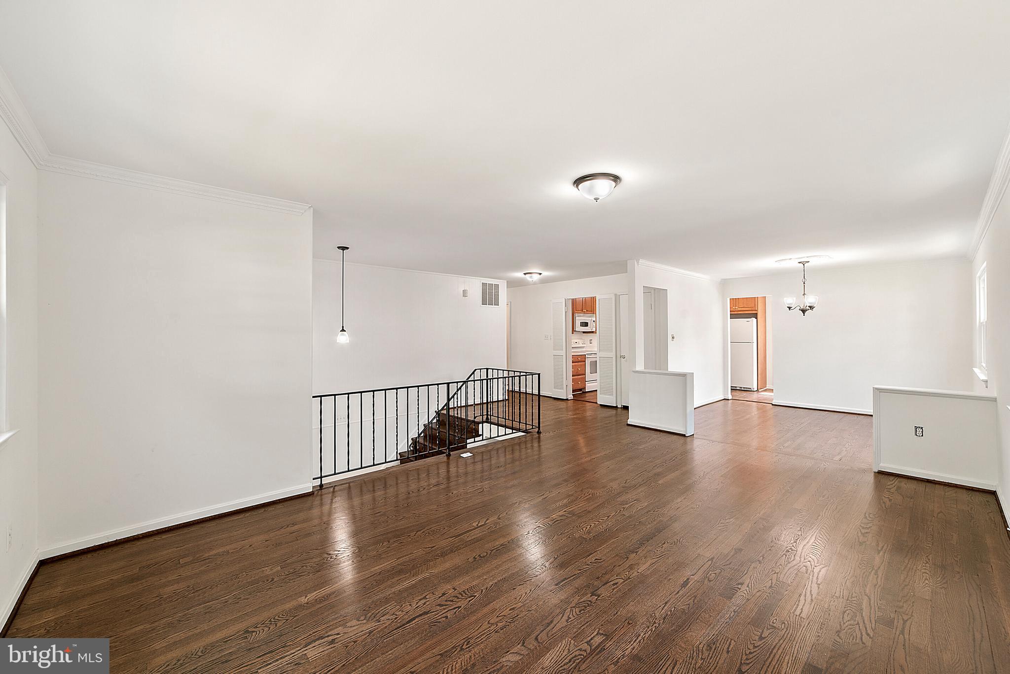 6008 Roxbury Avenue Springfield, VA 22152 - Photo 4 of 35