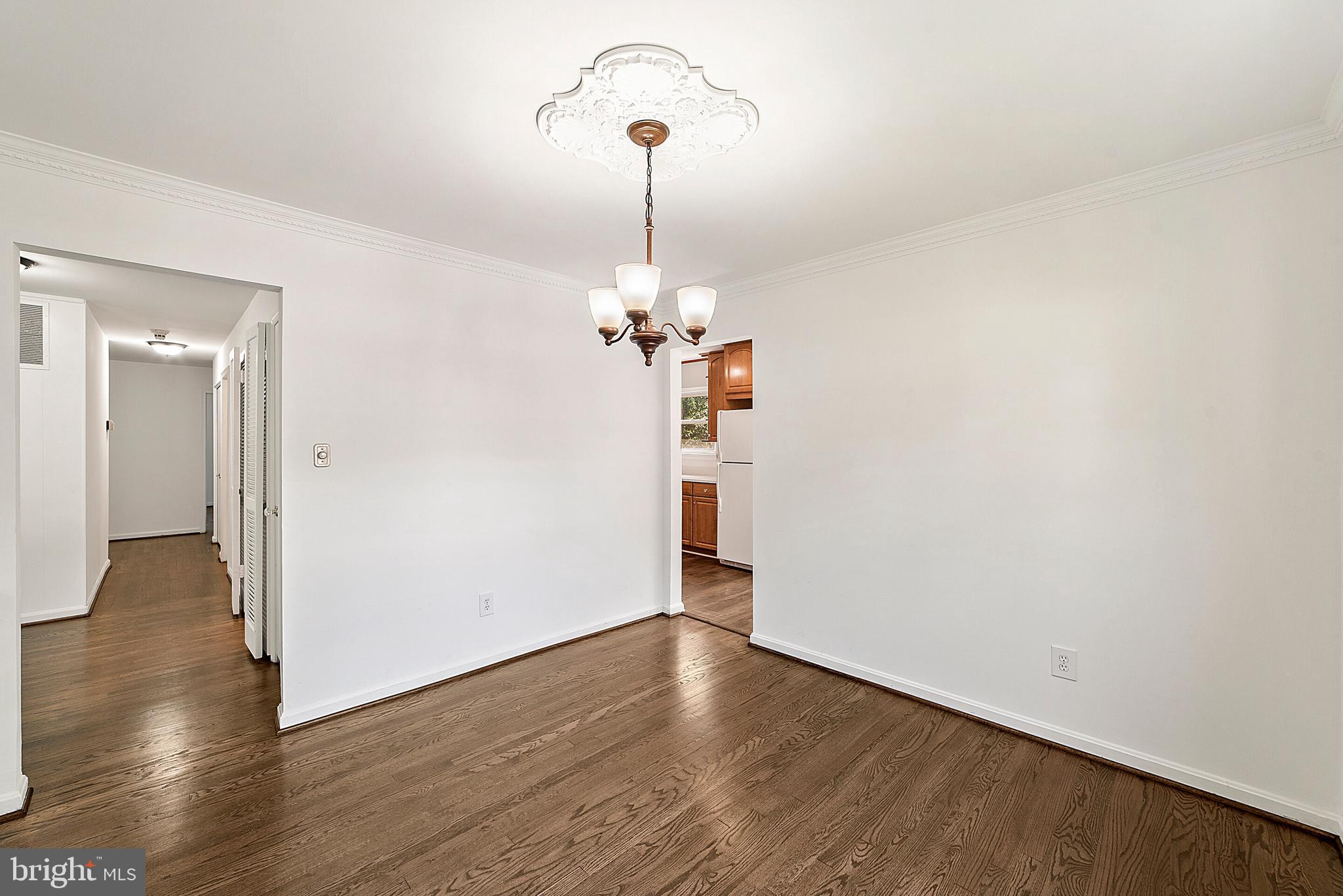 6008 Roxbury Avenue Springfield, VA 22152 - Photo 5 of 35