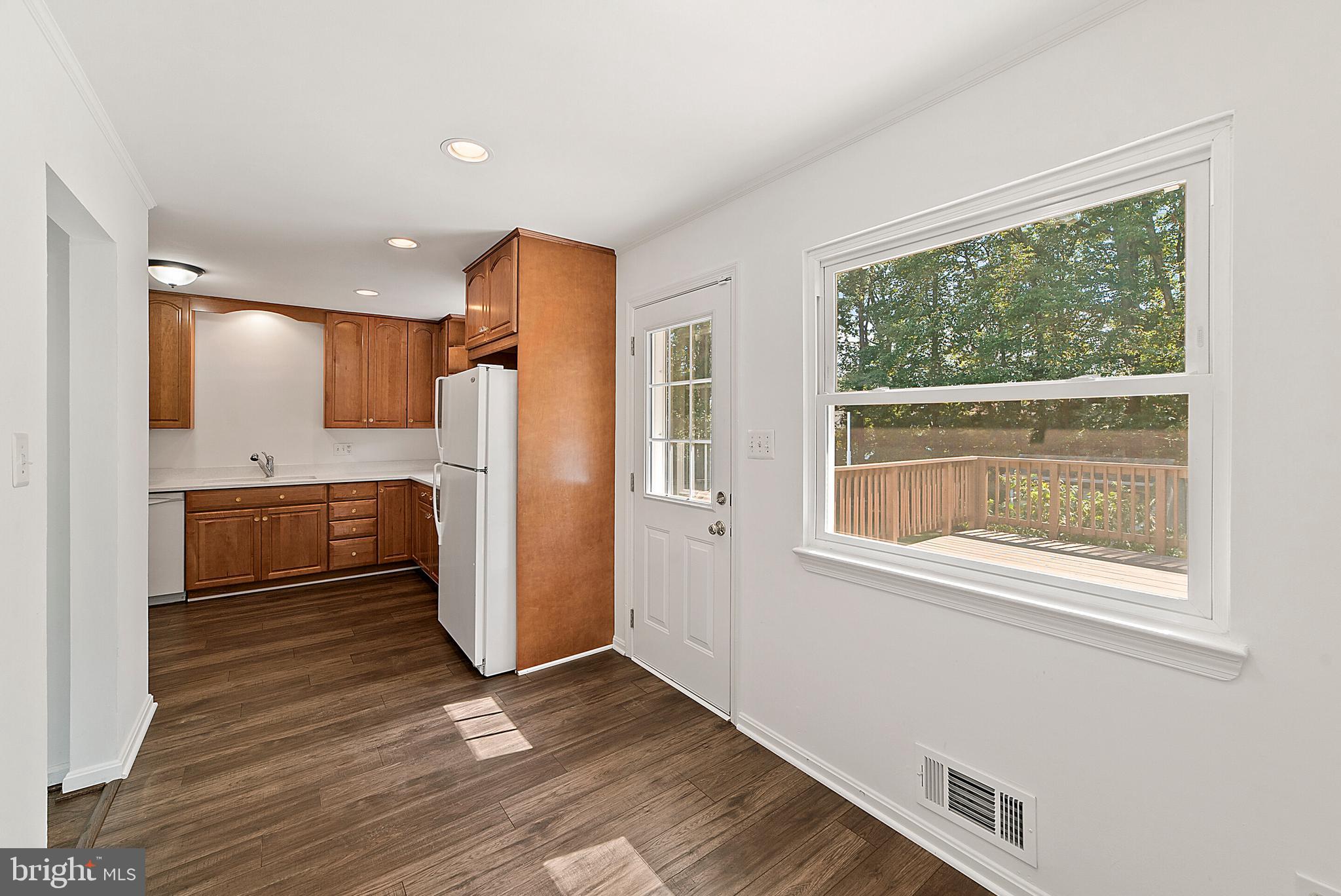 6008 Roxbury Avenue Springfield, VA 22152 - Photo 8 of 35
