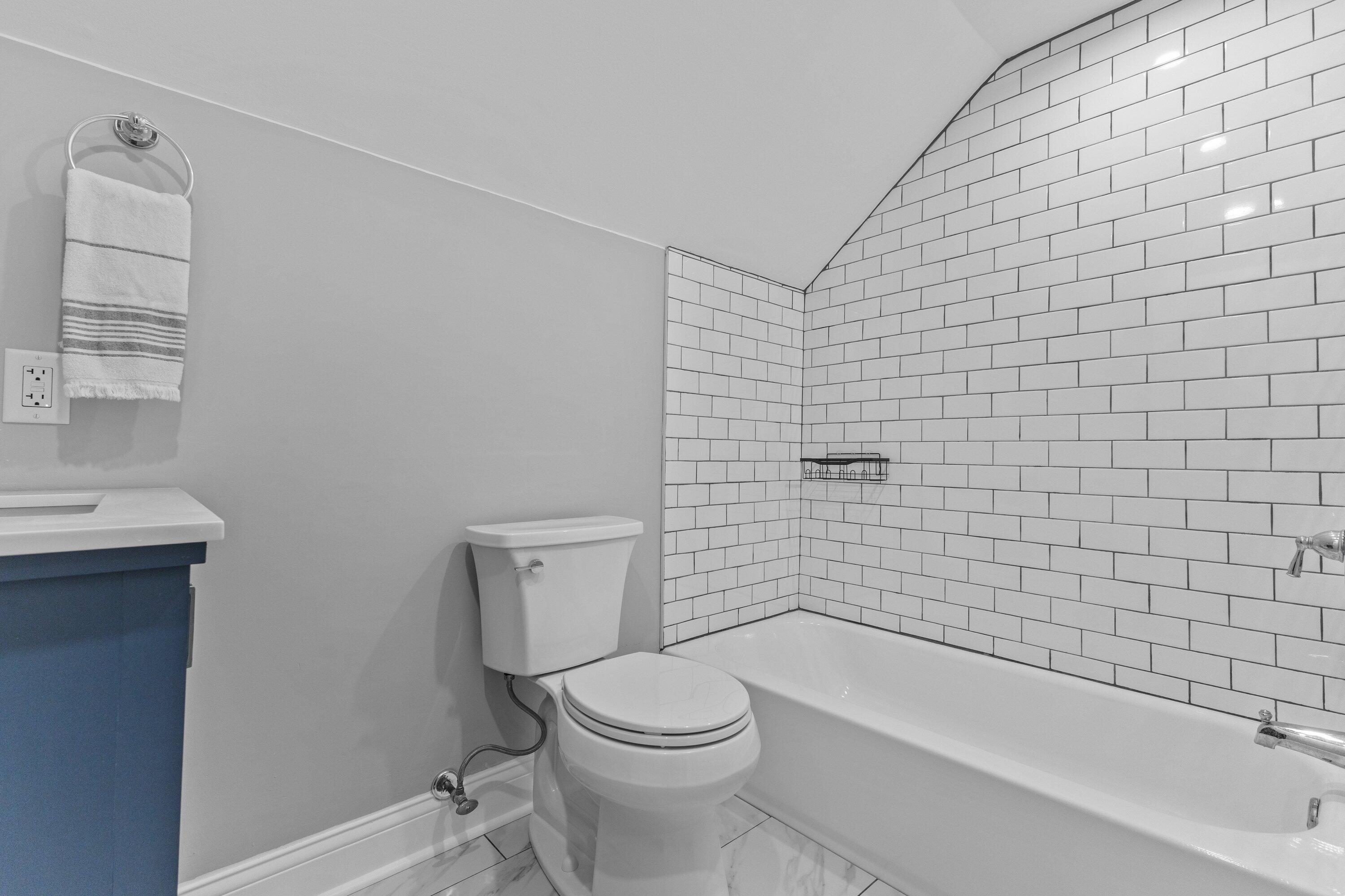 1005 Lone Tree Road Elm Grove, WI 53122 - Photo 30 of 35 full bath on upper