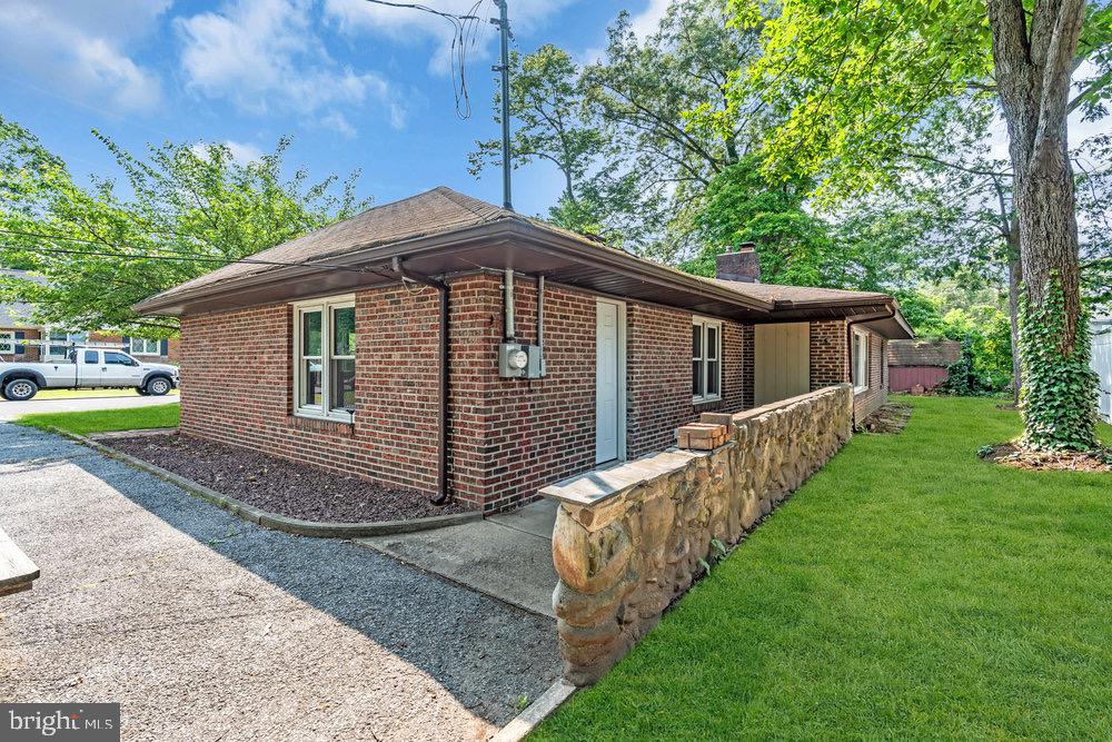 27 Litle Avenue Delran, NJ 08075 - Photo 20 of 20 a front view of a house with yard