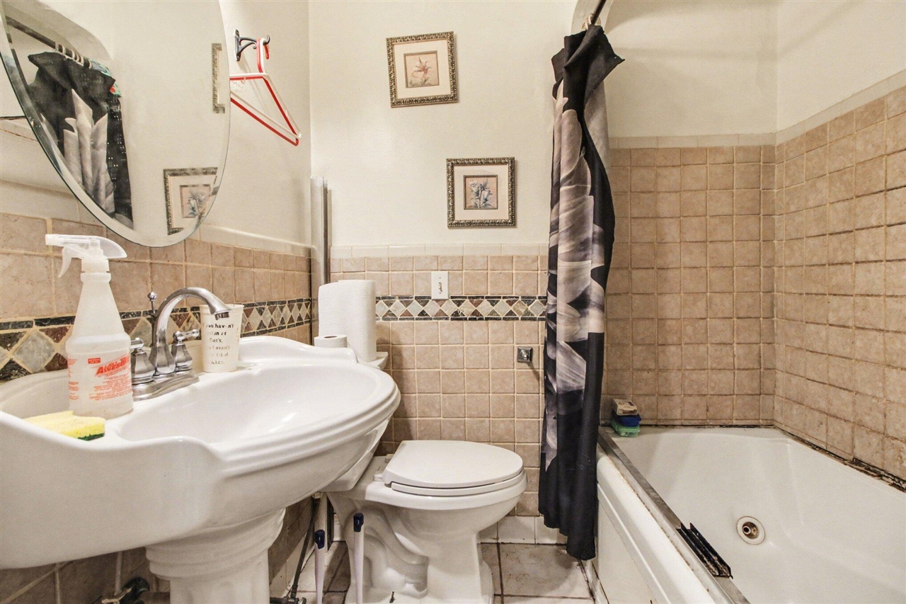 8304 Robson Street Detroit, MI 48228 - Photo 14 of 25