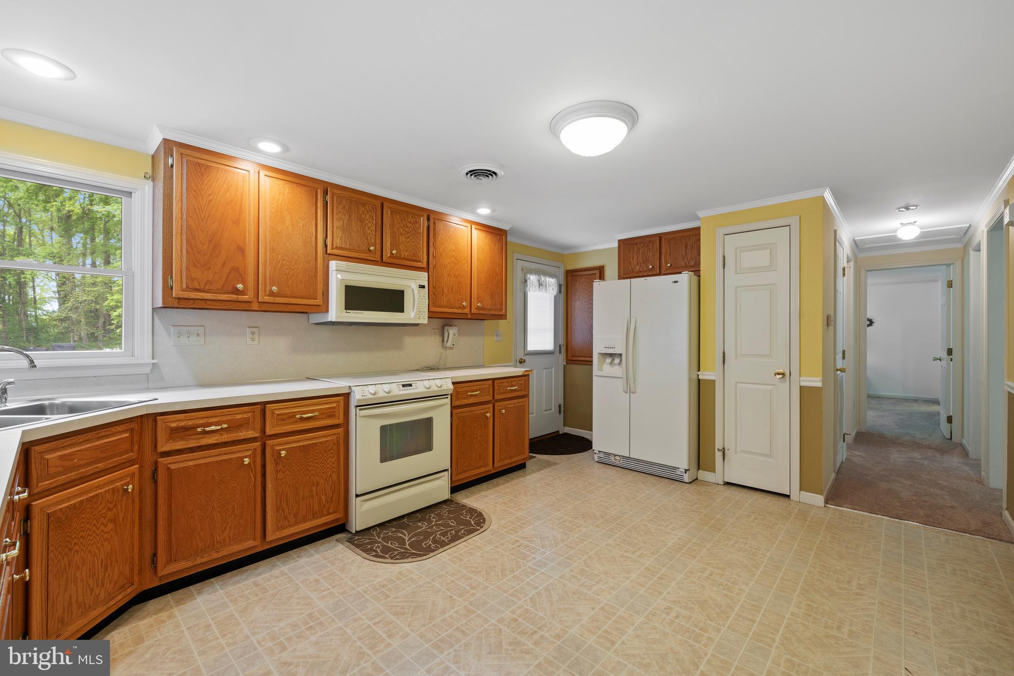 2229 Seneca Road Essex, MD 21221 - Photo 13 of 40 Large, open kitchen