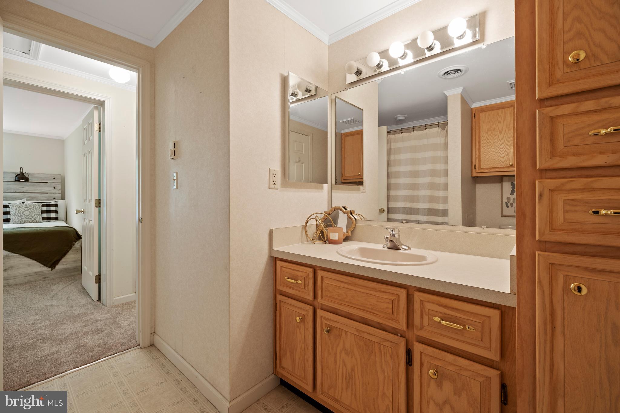 2229 Seneca Road Essex, MD 21221 - Photo 19 of 40 Main Bath