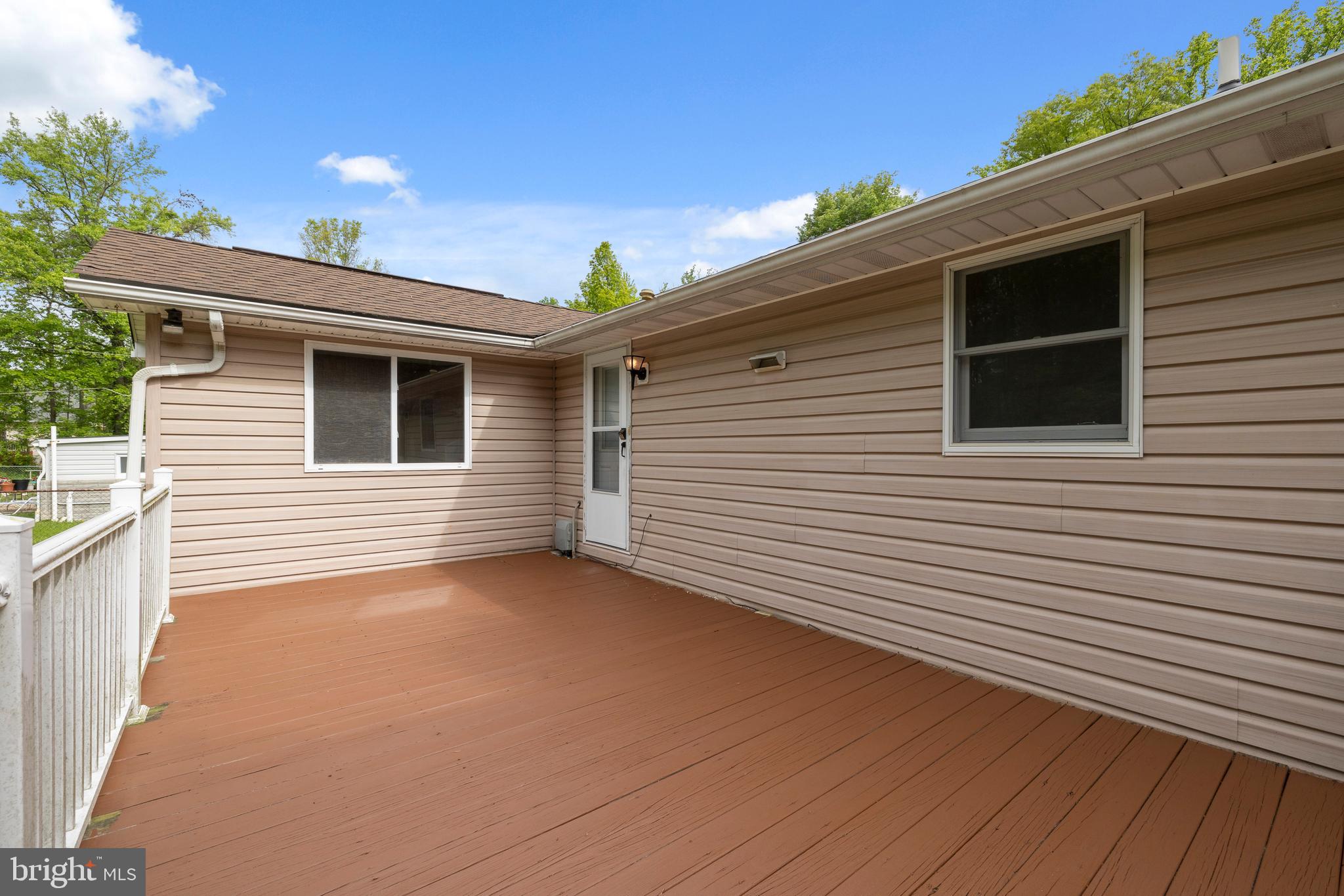 2229 Seneca Road Essex, MD 21221 - Photo 35 of 40 Back Deck