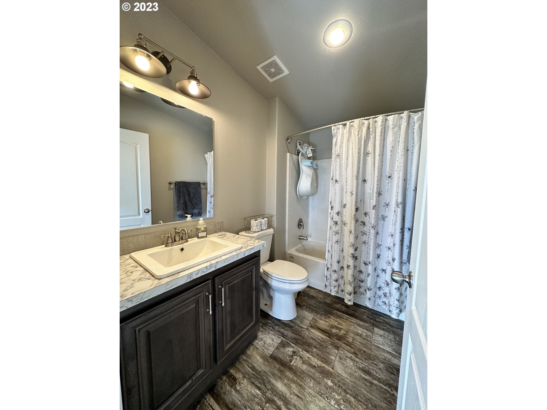 3410 Wayward Wind Road Goldendale, WA 98620 - Photo 17 of 34 Bathroom
