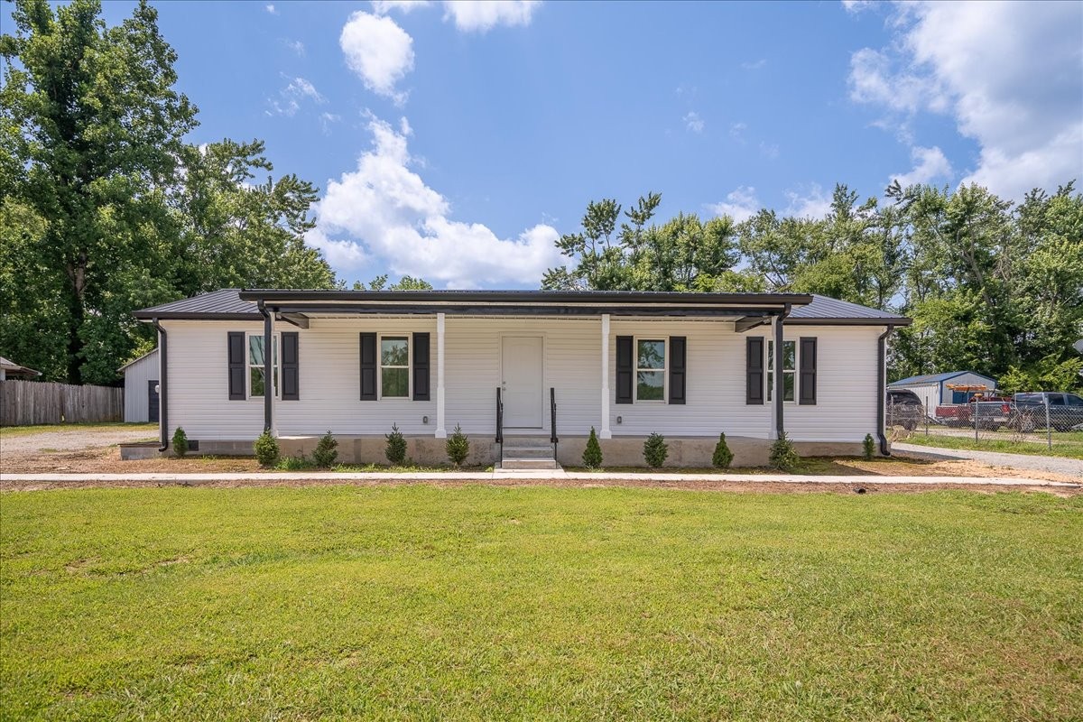 654 West Main Street Hohenwald, TN 38462 - Photo 1 of 34