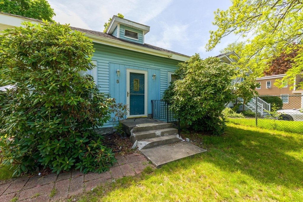 5 Forkey Avenue Worcester, MA 01603 - Photo 3 of 23 Gallery Image 3