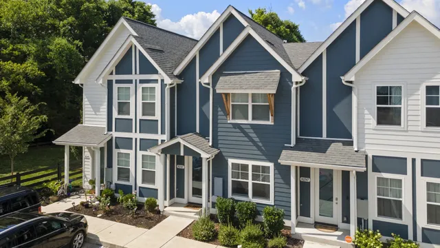 a view of a yard in front of house