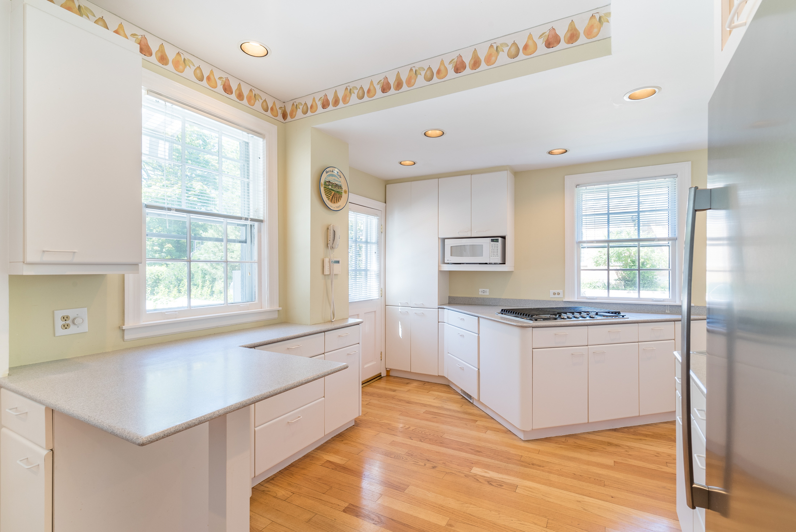 422 Ridge Avenue Winnetka, IL 60093 - Photo 8 of 21