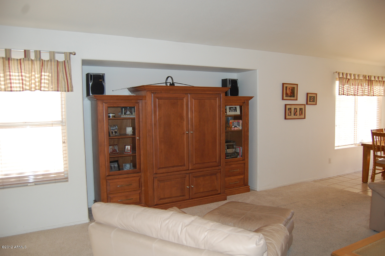 207 West Del Rio Street Gilbert, AZ 85233 - Photo 3 of 16 Entertainment Nook