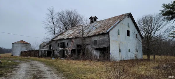 $200,000 | 8545 East County Road 475 North, Poland, IN 47868