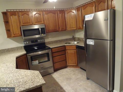 2 Center Road, Unit B4 Towson, MD 21286 - Photo 3 of 12 Kitchen
