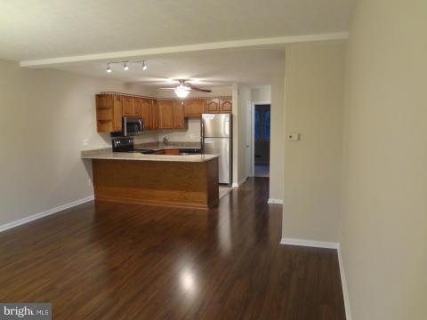 2 Center Road, Unit B4 Towson, MD 21286 - Photo 5 of 12 Kitchen