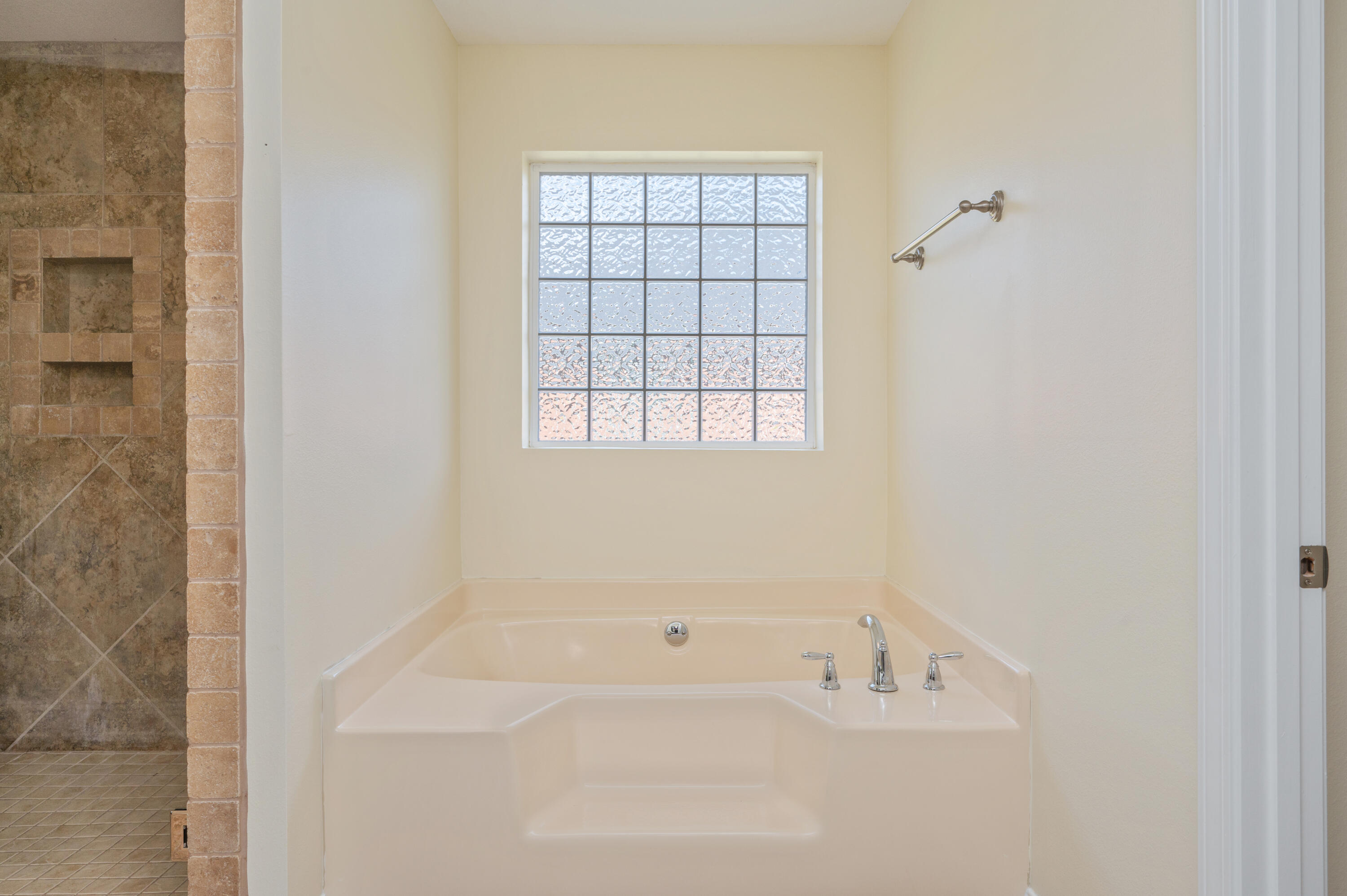 3361 Citrine Circle Crestview, FL 32539 - Photo 23 of 34 a bathroom with a bathtub