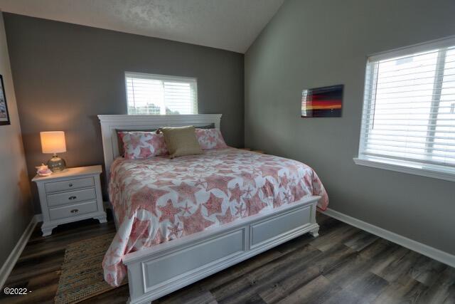 370 Southwest 29th Street Newport, OR 97366 - Photo 8 of 26 Primary Bedroom
