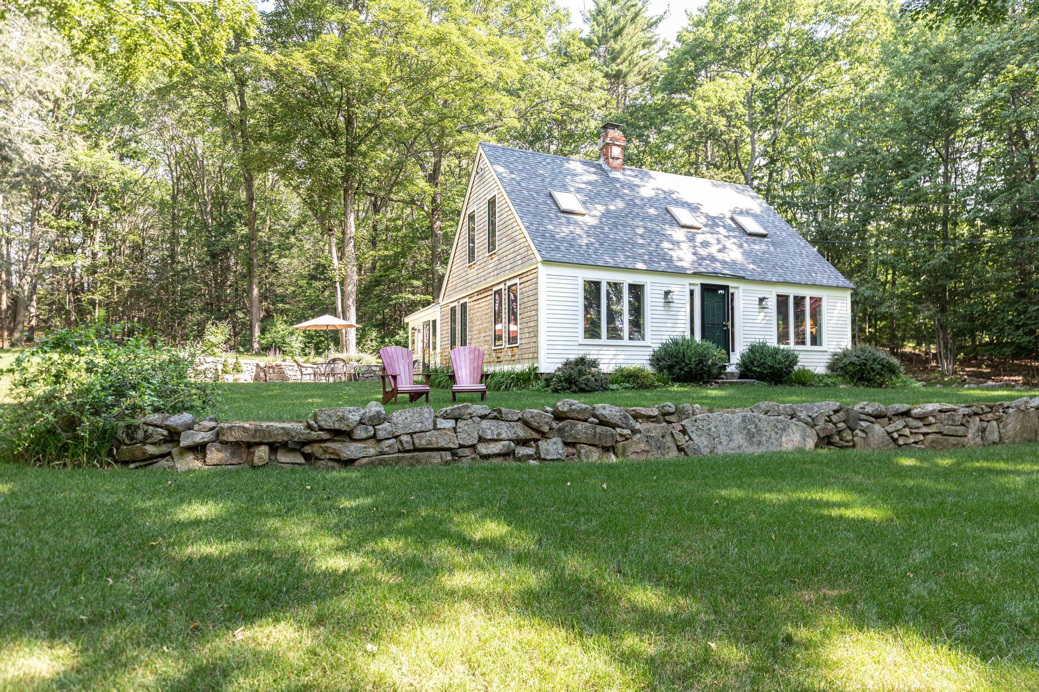 180 Clay Hill Road York, ME 03902 - Photo 2 of 39 Classic Cape Charm