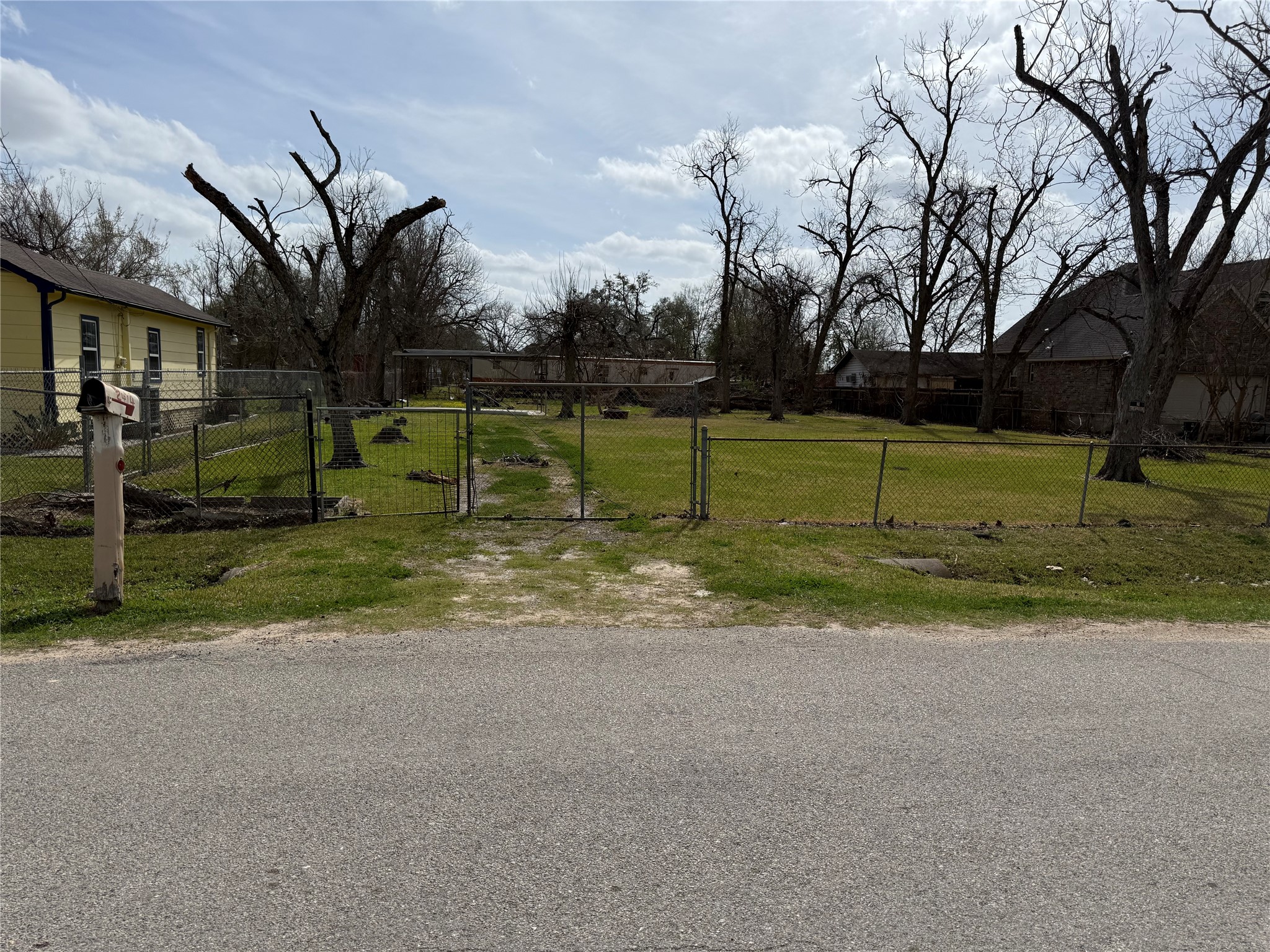 2414 Lone Oak Road Houston, TX 77093 - Photo 2 of 10