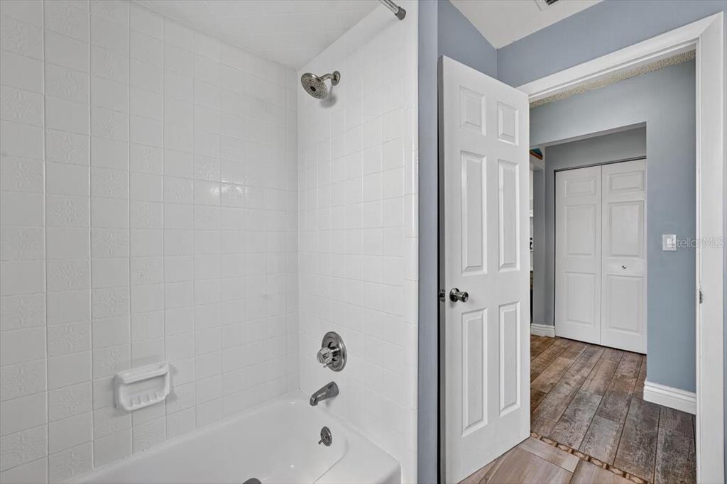 24 Heather Lane Ormond Beach, FL 32174 - Photo 31 of 50 a bathroom with a bathtub