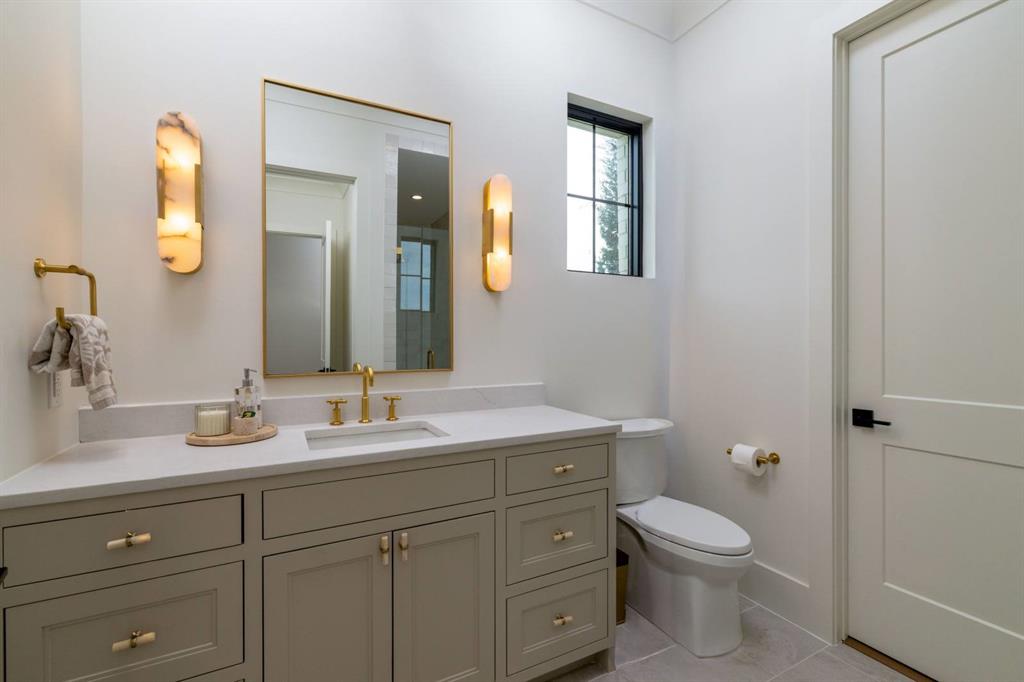 1412 Chelsea Rae Lane Keller, TX 76262 - Photo 25 of 40 En-suite to the downstairs guest room.