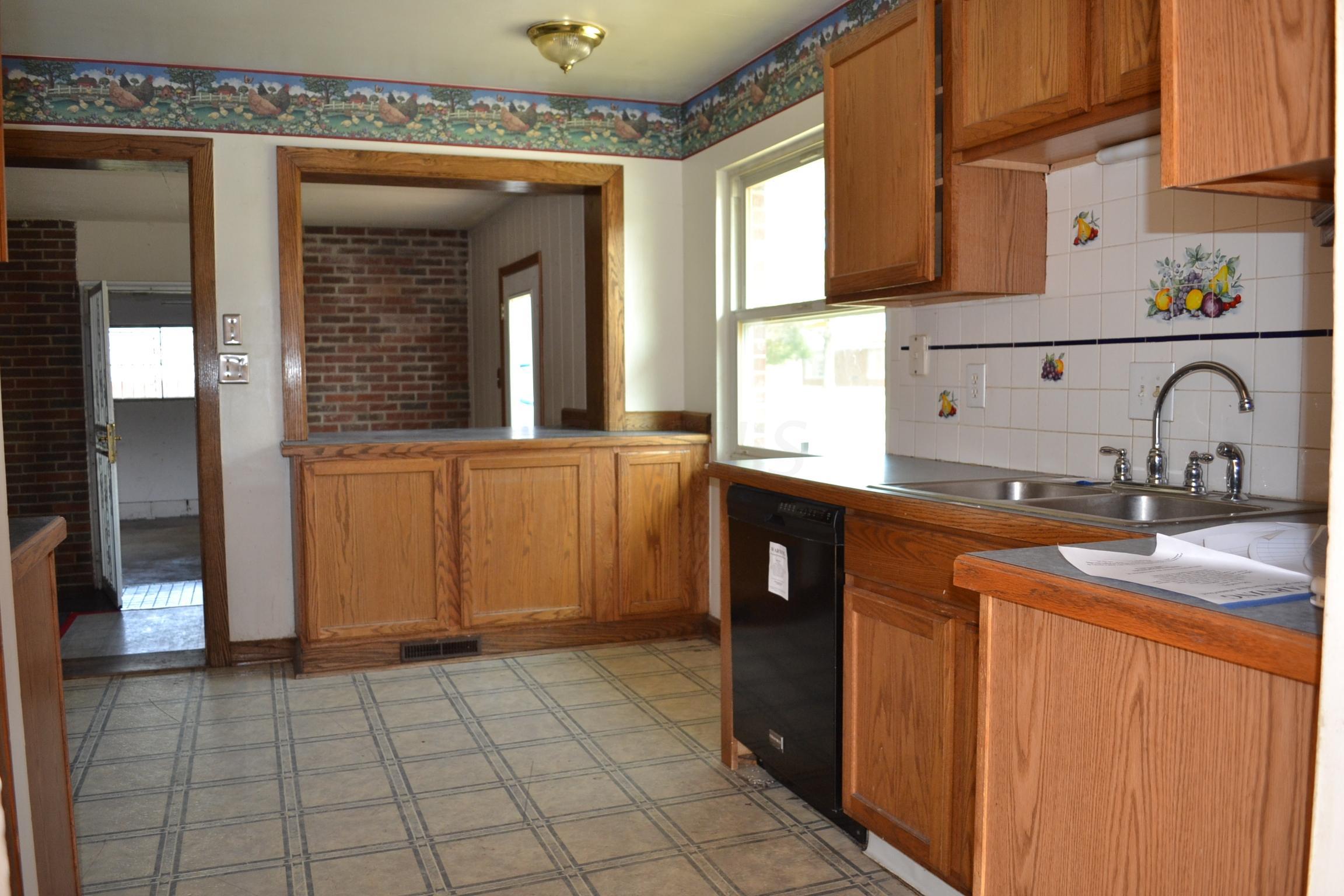 870 Stockbridge Road Columbus, OH 43207 - Photo 3 of 11 Gallery Image 3