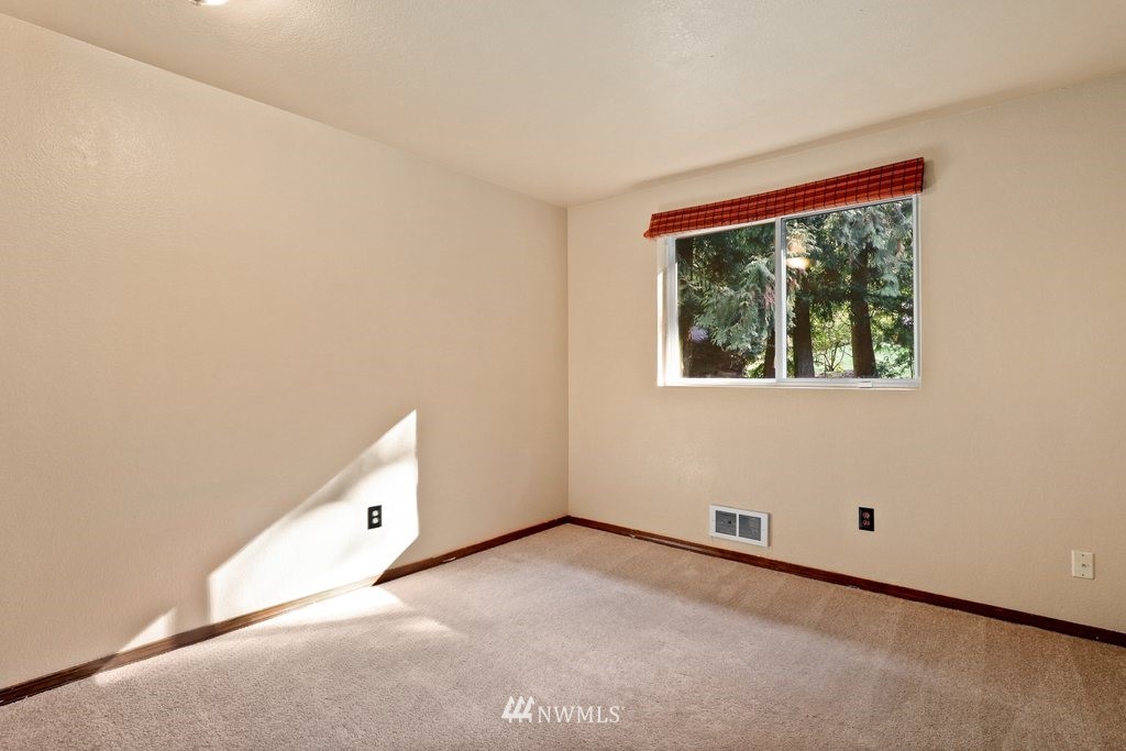 6510 Fisher Road Edmonds, WA 98026 - Photo 15 of 39 Gallery Image 15