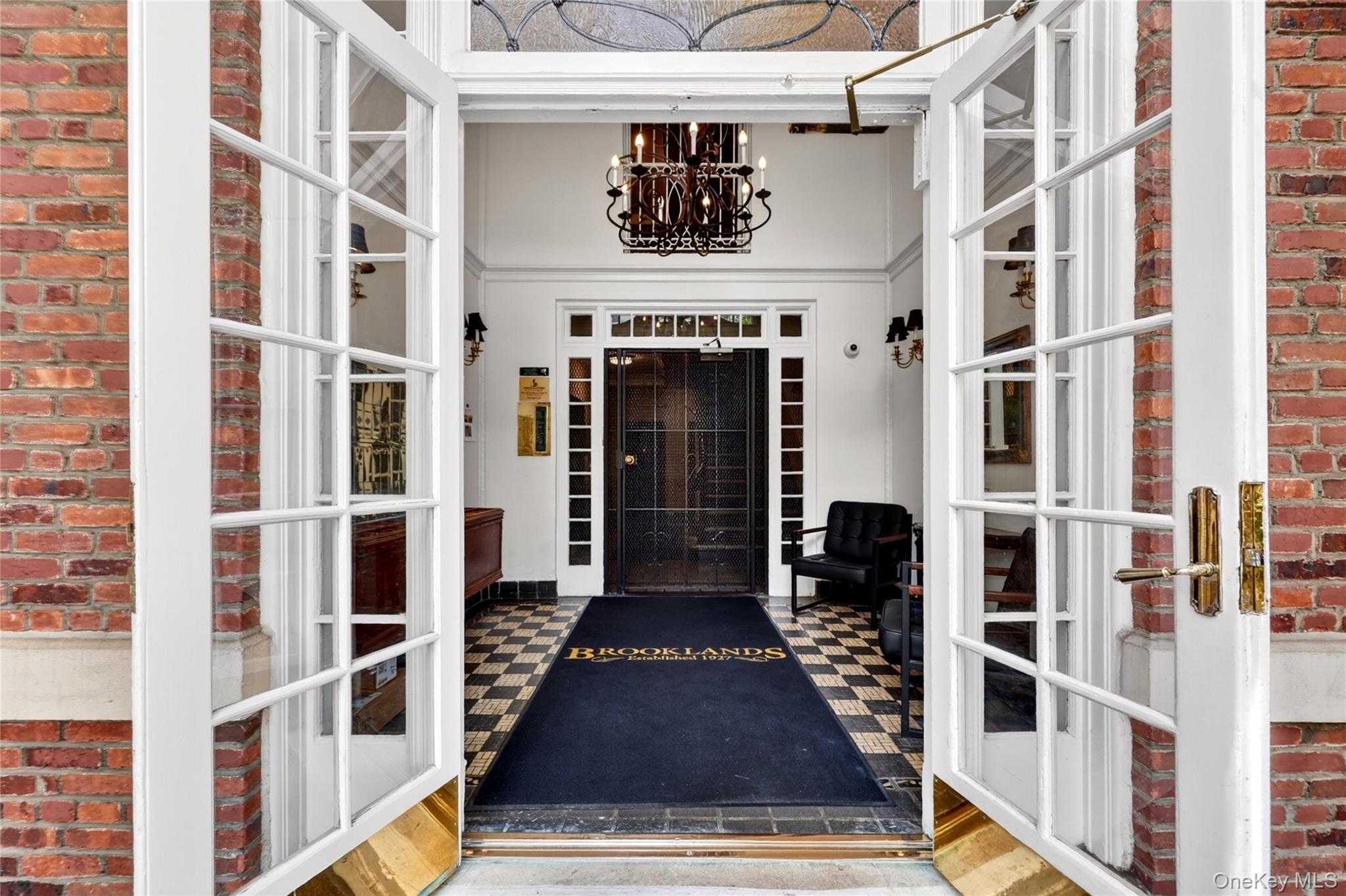 10 Brooklands, Unit 5H Bronxville, NY 10708 - Photo 2 of 33 Beautiful Entry Foyer Welcomes Residents and Guests