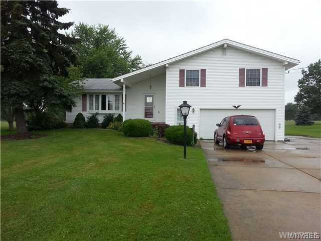 6094 Townline Road Wheatfield, NY 14094 - Photo 1 of 1 Exterior Front. Roof and siding are less then 10 y