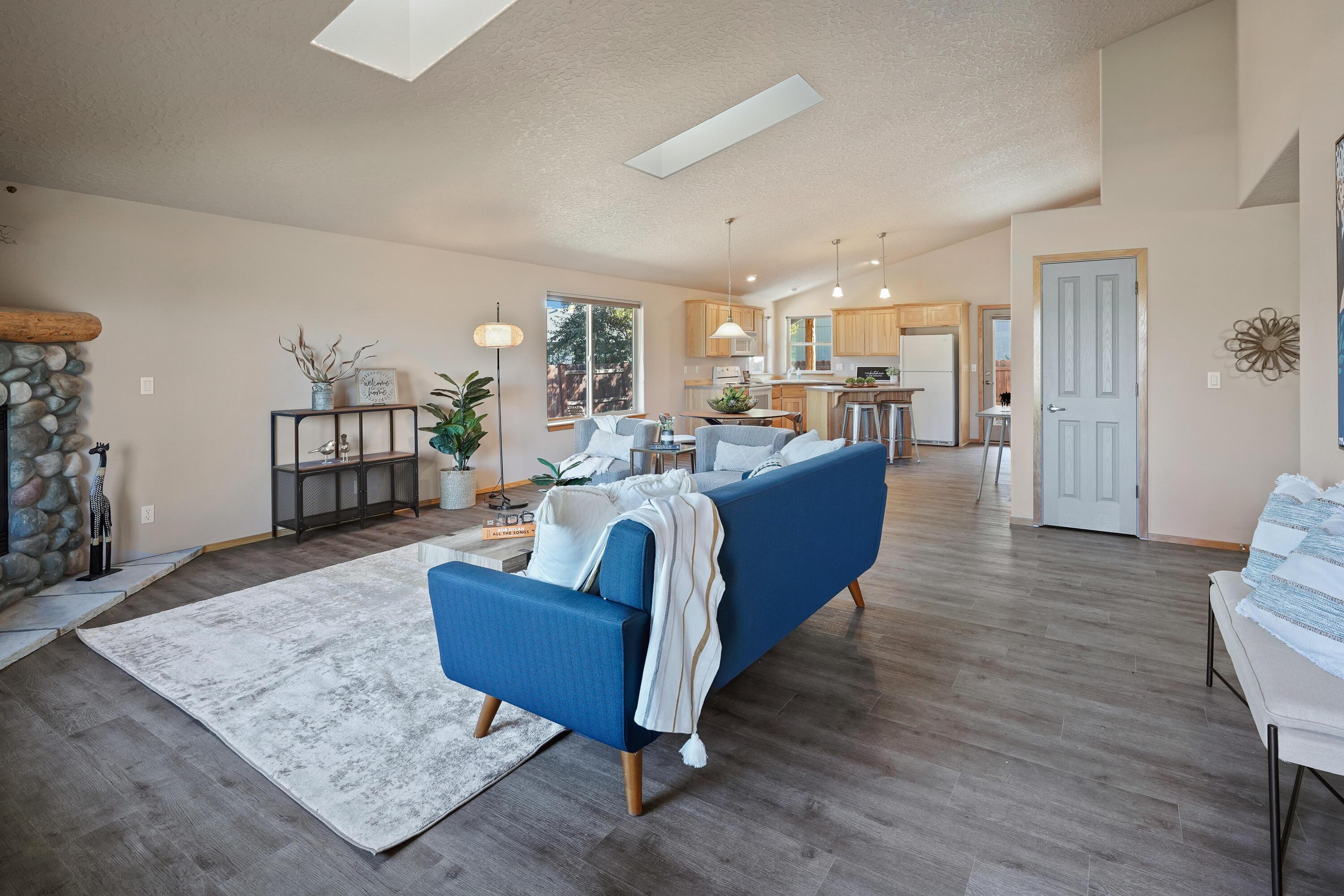20517 Prospector Loop Bend, OR 97702 - Photo 5 of 32 DSC02090