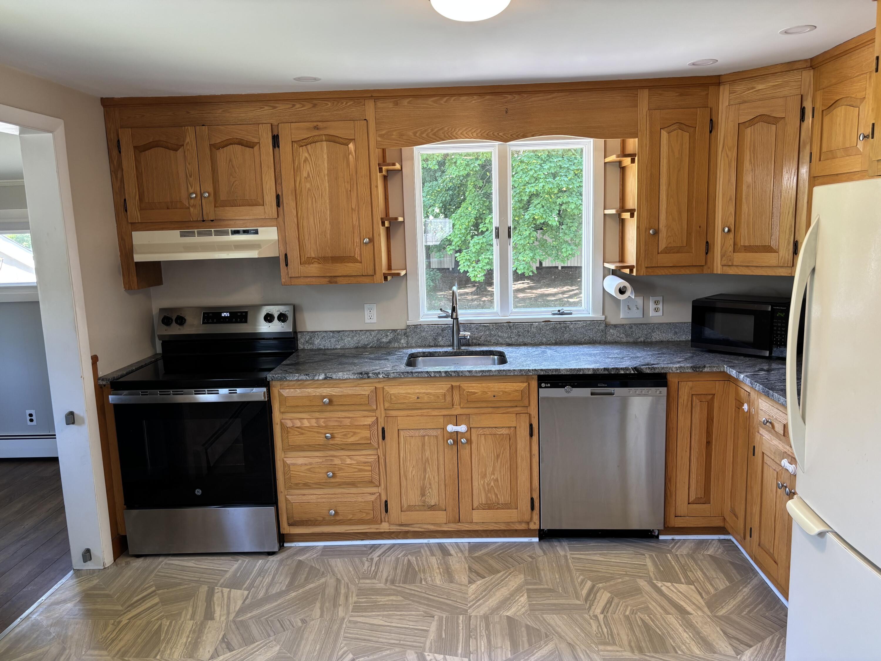 15 Woodland Road Westbrook, ME 04092 - Photo 9 of 27 IMG_5642