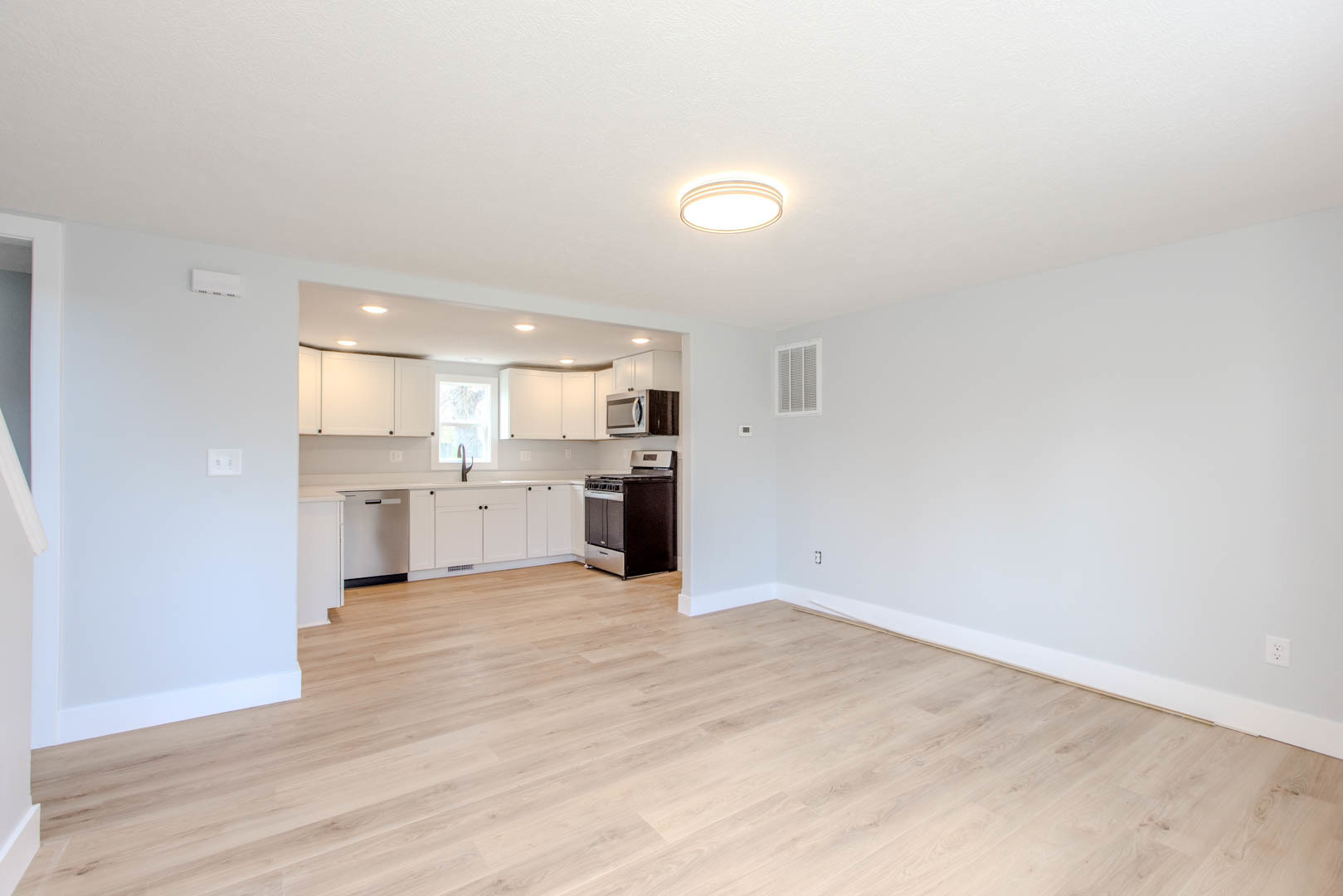 305 East Chestnut Street Hudson, IL 61748 - Photo 3 of 24