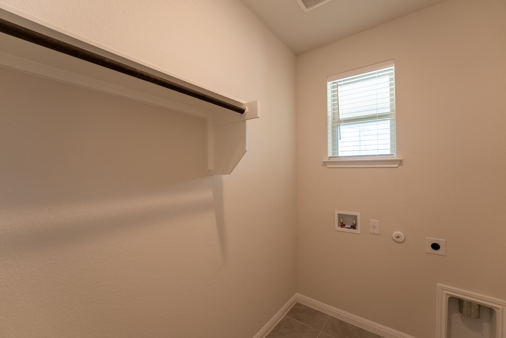 6310 Wolf Pack Drive Pflugerville, TX 78660 - Photo 7 of 33 a bathroom with a window